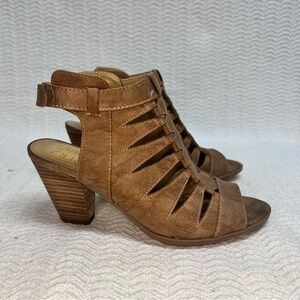 naturalizer / tan suede talan gladiator heeled slingback sandals size 7.5